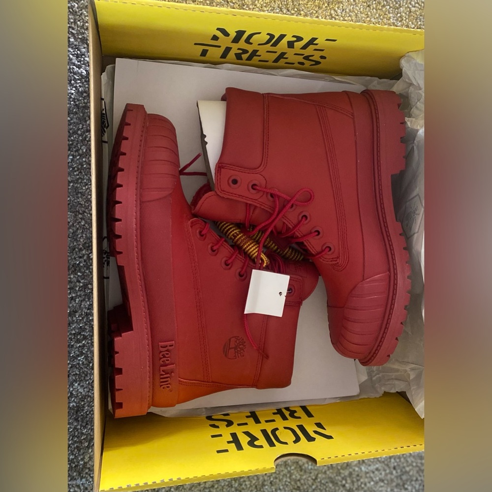 Women’s Size 7 Red Beeline Timberland